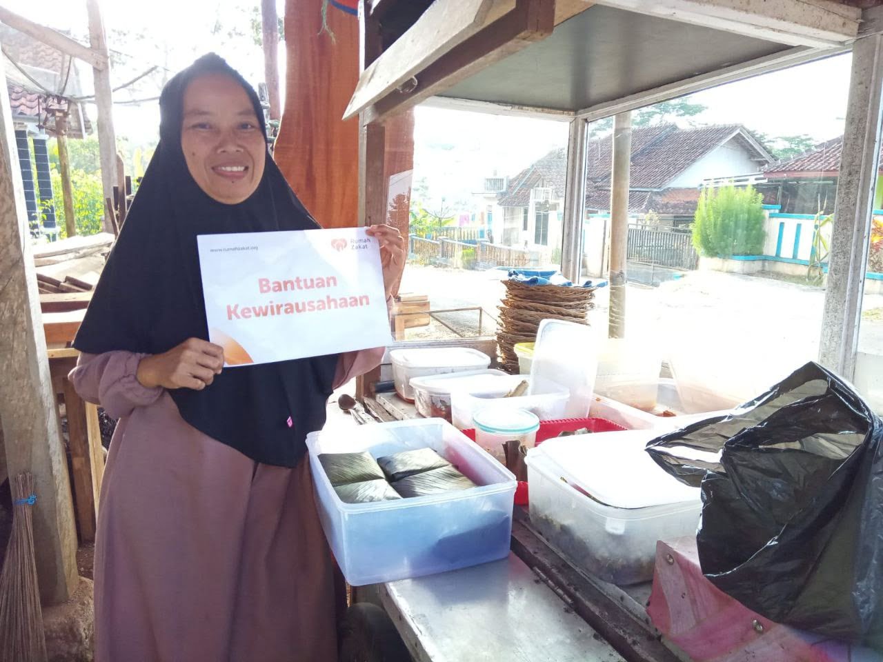 DUKUNG PENINGKATAN UMKM, RUMAH ZAKAT KEMBALI SALURKAN BANTUAN MODAL