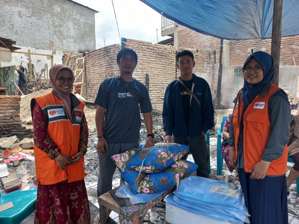 RUMAH ZAKAT ACTION SALURKAN BANTUAN UNTUK PENYINTAS KEBAKARAN KOTA MAKASSAR
