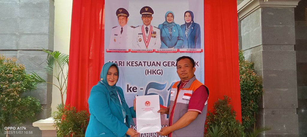 RUMAH BAMBU WERAGATI MASUK 50 IKM YANG MENDAPAT PENGHARGAAN DARI DEKRANASDA KABUPATEN MAJALENGKA