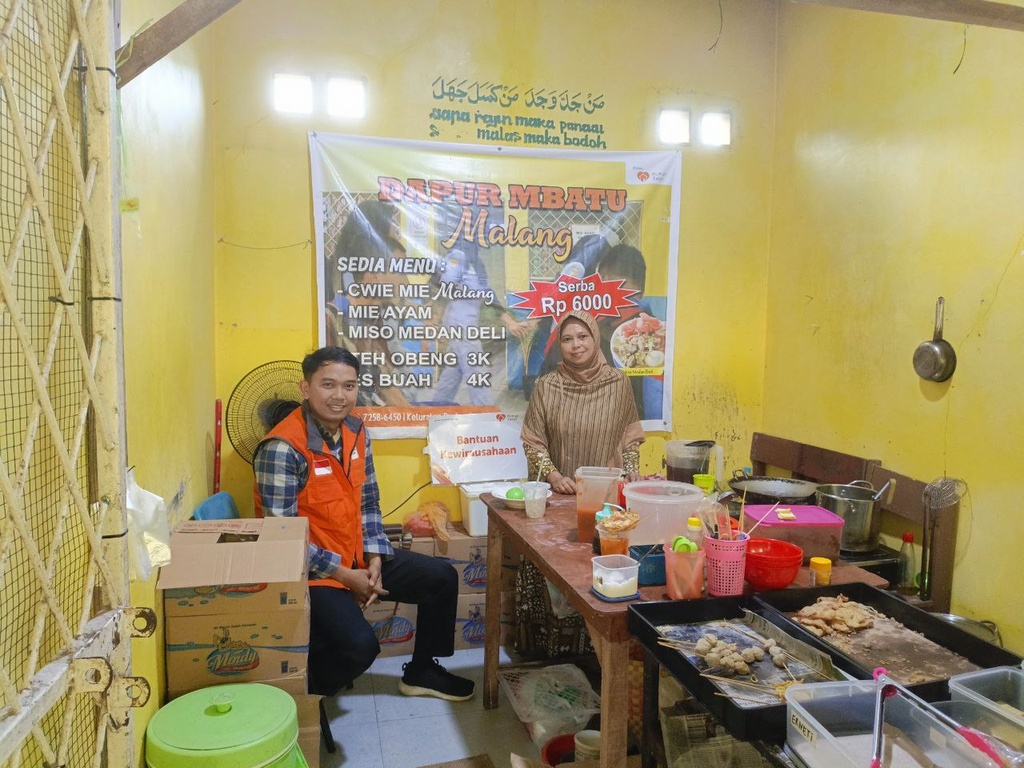 BANTU USAHA IBU WIJI SEMAKIN BERKEMBANG, RUMAH ZAKAT SALURKAN BANTUAN KEWIRAUSAHAAN