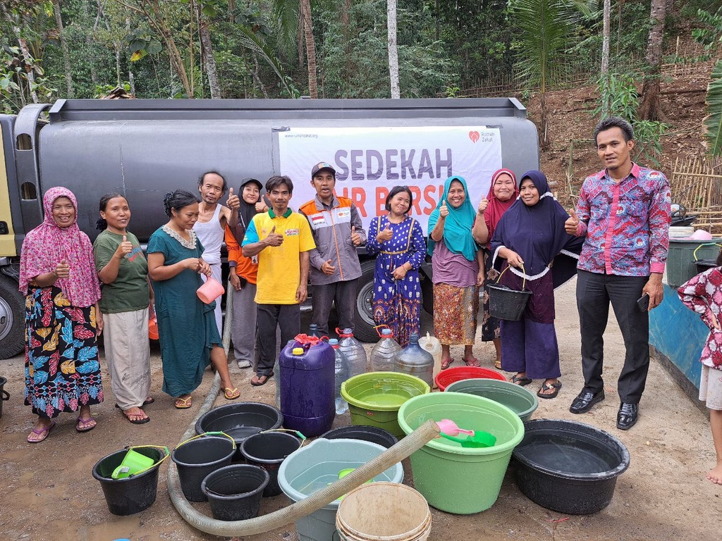 RUMAH ZAKAT SALURKAN AIR BERSIH UNTUK WARGA DESA TALAGA DI CILEGON