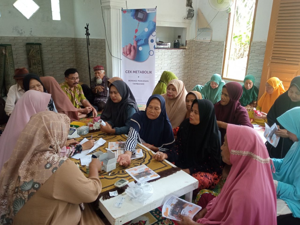 PEDULI LANSIA, RUMAH ZAKAT ADAKAN PEMERIKSAAN KESEHATAN SEKALIGUS PEMBERIAN PMT