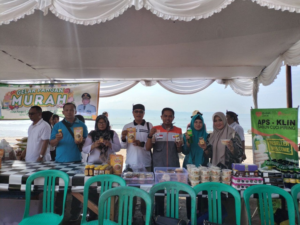 PRODUK BINAAN RUMAH ZAKAT IKUTI BAZAR PASAR MURAH YANG DIADAKAN PEMERINTAH DESA CISOLOK