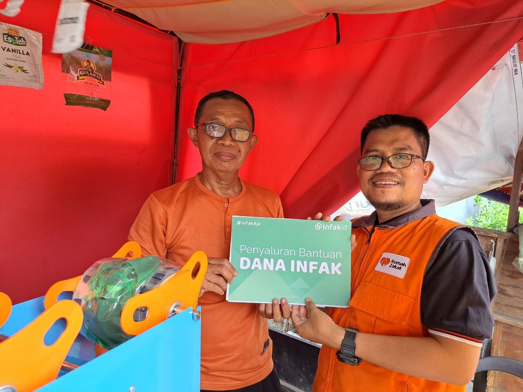 RUMAH ZAKAT BANTU KEMBANGKAN USAHA PAK AGUS MELALUI MODAL USAHA