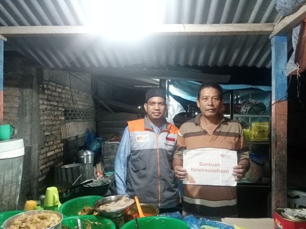 BANTU KEMBANGKAN USAHA WARGA, RUMAH ZAKAT TERUS SALURKAN BANTUAN KEWIRAUSAHAAN