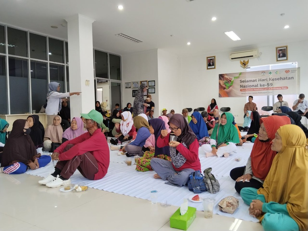 PERINGATI HARI KESEHATAN NASIONAL, DESA BERDAYA LAMARU MENGADAKAN SENAM DAN PARENTING LANSIA