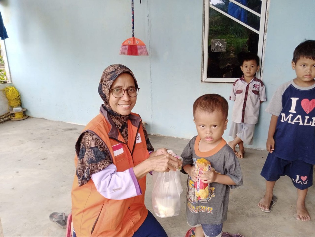 CEGAH STUNTING SEJAK DINI, RUMAH ZAKAT SALURKAN BANTUAN PMT