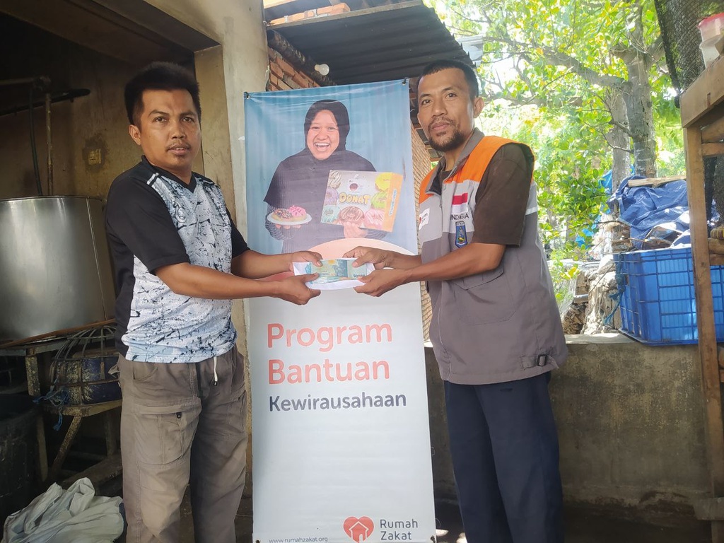 TERIMA BANTUAN MODAL, PAK WAHYU KIAN SEMANGAT KEMBANGKAN USAHA TAHU