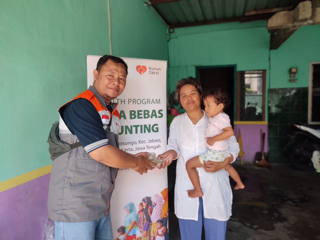 PT. ADIRA DINAMIKA MULTI FINANCE, TBK MELALUI UNIT USAHA SYARIAHNYA ADIRA FINANCE SYARIAH DAN RUMAH ZAKAT BERIKAN PENDAMPINGAN KEPADA BALITA KURANG GIZI