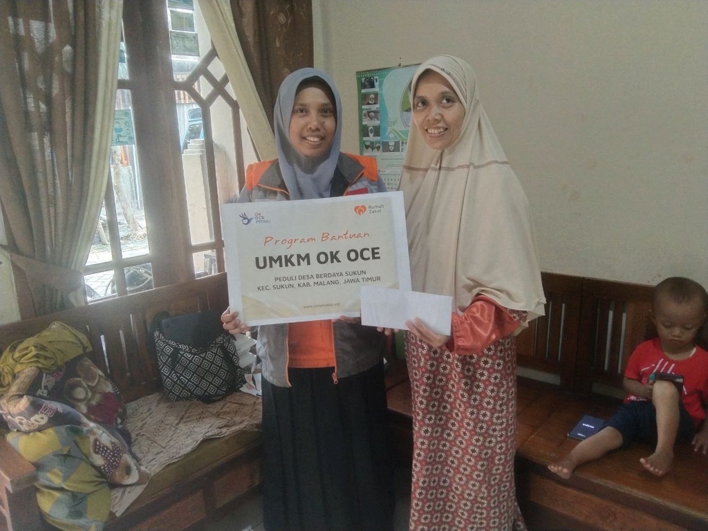 OKE OCE PEDULI BERSAMA RUMAH ZAKAT SALURKAN BANTUAN MODAL KEPADA PELAKU UMKM
