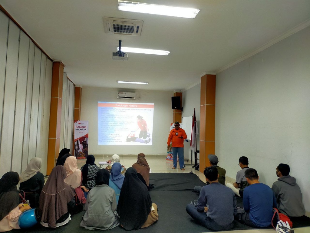 PERDALAM KEMAMPUAN KERELAWANAN, RUMAH ZAKAT MENGADAKAN KEGIATAN KAMPUS RELAWAN