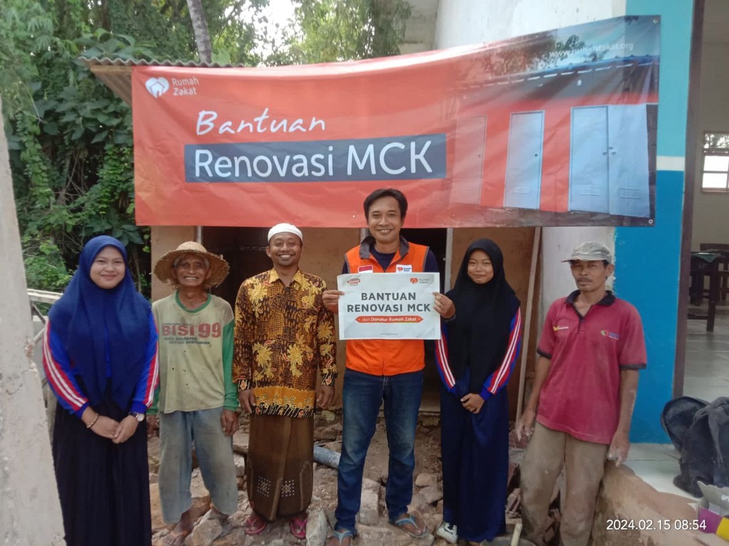 RUMAH ZAKAT SALURKAN BANTUAN UNTUK RENOVASI MCK DI PONDOK PESANTREN NURUL YAQIN