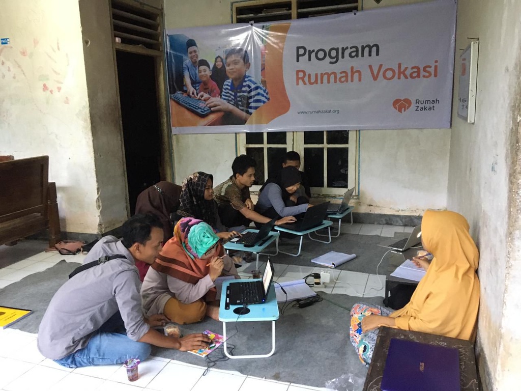 RUMAH VOKASI BINAAN RUMAH ZAKAT FASILITASI KEGIATAN BELAJAR KOMPUTER