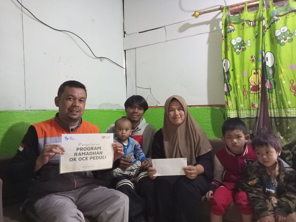 OKE OCE PEDULI MELALUI RUMAH ZAKAT SALURKAN BANTUAN RAMADHAN BEBAS HUTANG UNTUK KELUARGA PRA SEJAHTERA