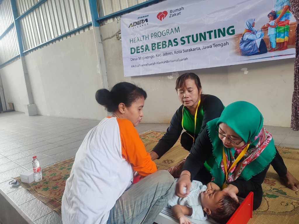 DAPUR GIZI FLAMBOYAN BINAAN ADMF SYARIAH DAN RUMAH ZAKAT TERUS BERIKAN PMT UNTUK BALITA