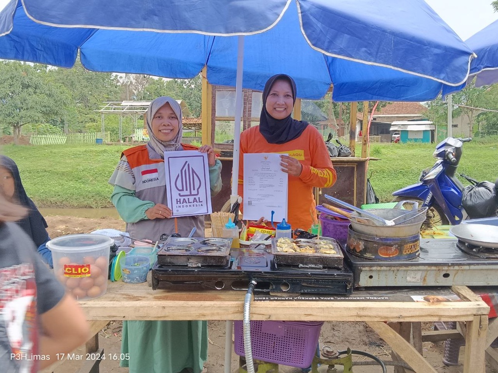 ALHAMDULILLAH, RUMAH ZAKAT BANTU BU MULYATI MILIKI SERTIFIKAT HALAL UNTUK USAHANYA