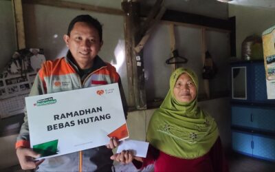 MELALUI PROGRAM RAMADHAN BEBAS HUTANG, RUMAH ZAKAT BANTU LUNASI HUTANG MBAH SANIMAH