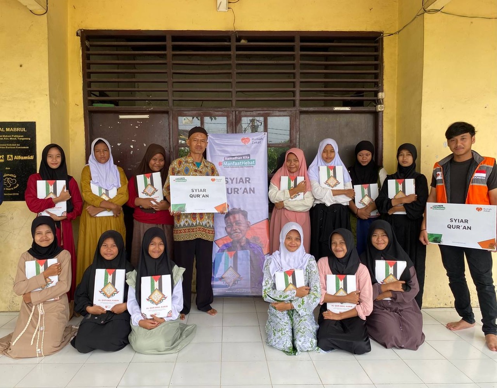 RUMAH ZAKAT SALURKAN AL QURAN UNTUK SANTRI DI YAYASAN DAKWAH ISLAMIYAH AL-MABRUR