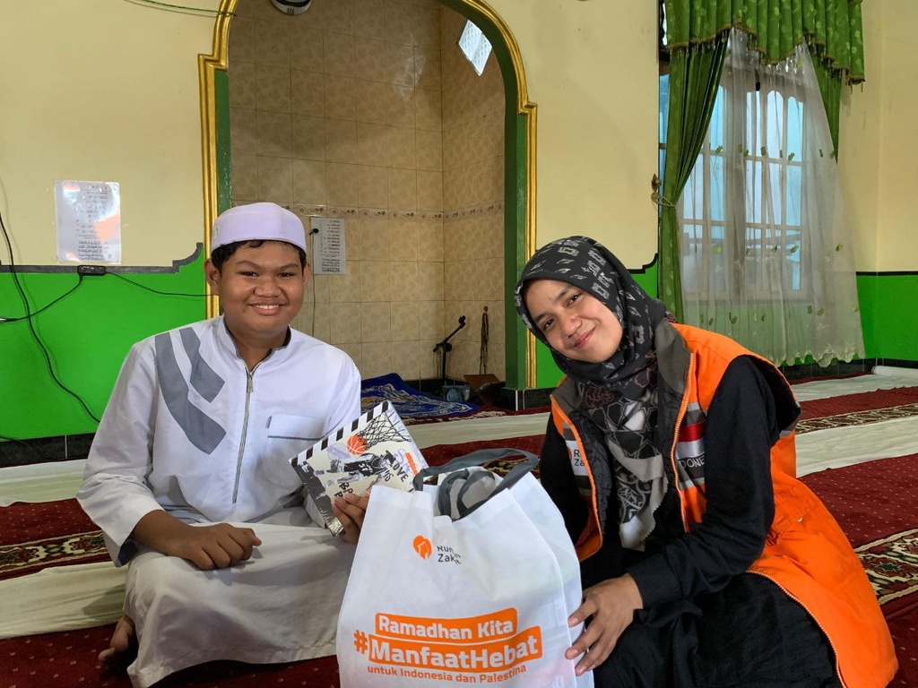 RAMADHAN PENUH BERKAH, RUMAH ZAKAT BERBAGI KADO LEBARAN UNTUK BELASAN YATIM DHUAFA DI SUNGAI MIAI