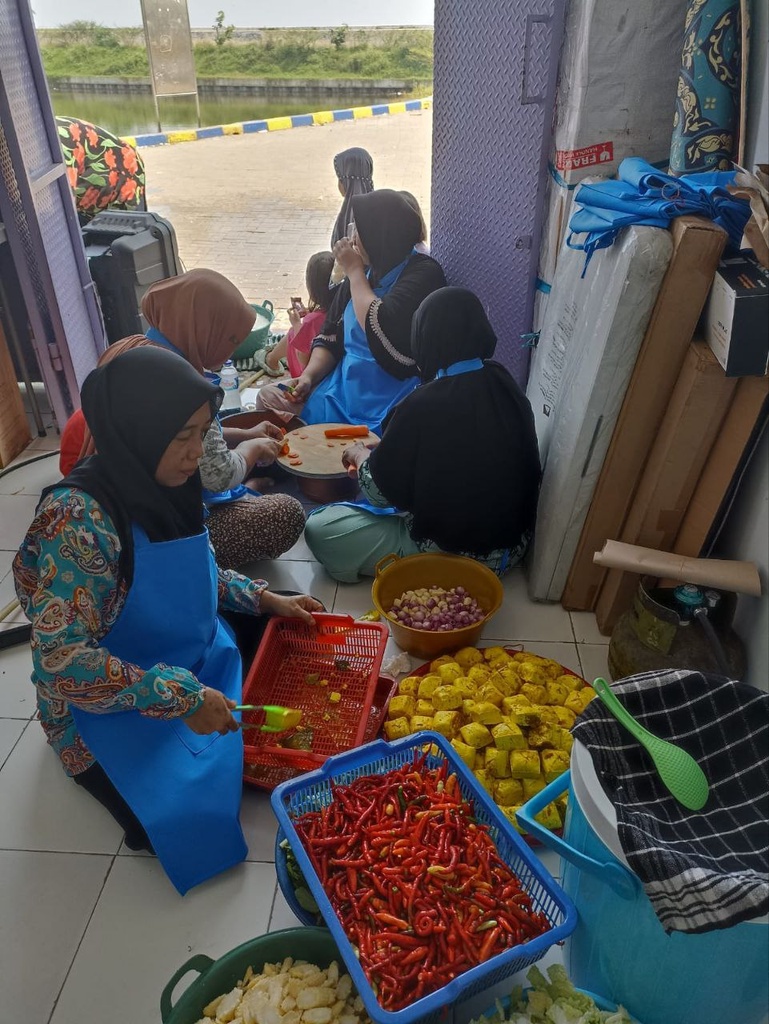 MELALUI UNIT USAHA BUMMAS, PT PELINDO RUMAH ZAKAT TERUS GERAKKAN EKONOMI WARGA KAMPUNG NELAYAN