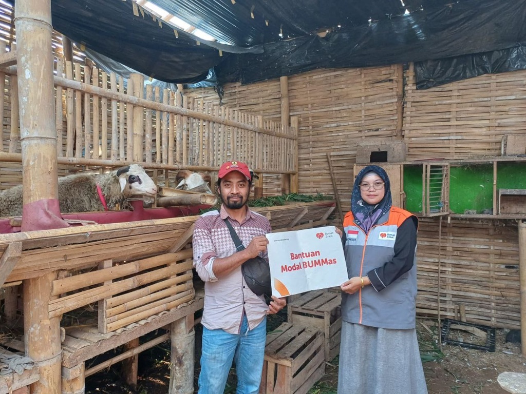 RUMAH ZAKAT SALURKAN BANTUAN MODAL USAHA UNTUK TINGKATKAN POPULASI DOMBOS DI DESA BERDAYA