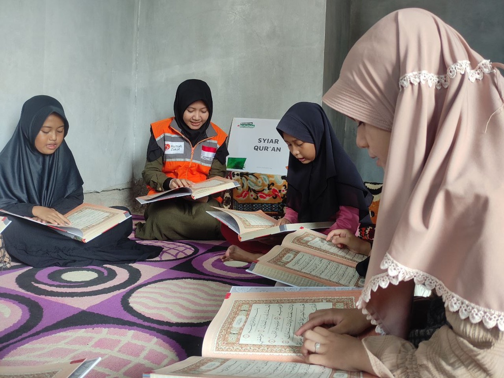 DAPAT AL QURAN BARU, ANAK-ANAK DI TPA BAITUL KIROM KIAN SEMANGAT MENGAJI