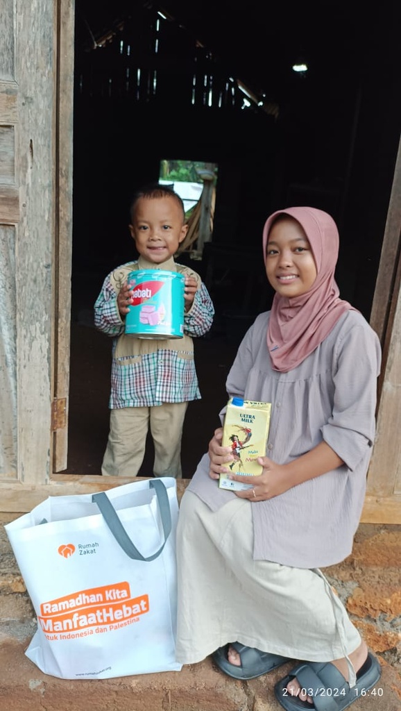 BAHAGIANYA YATIM DHAUFA DI DESA PACAREJO TERIMA KADO LEBARAN YATIM