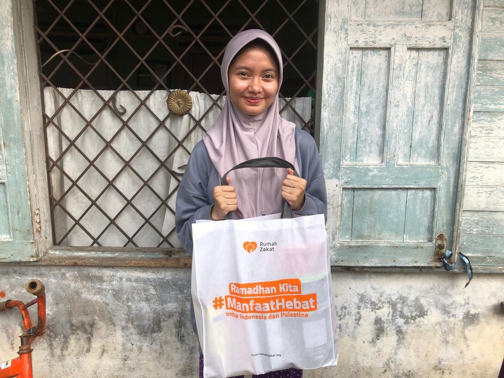 SALURKAN KADO LEBARAN YATIM, RUMAH ZAKAT TERUS HADIRKAN KEBAHAGIAAN KEPADA SESAMA