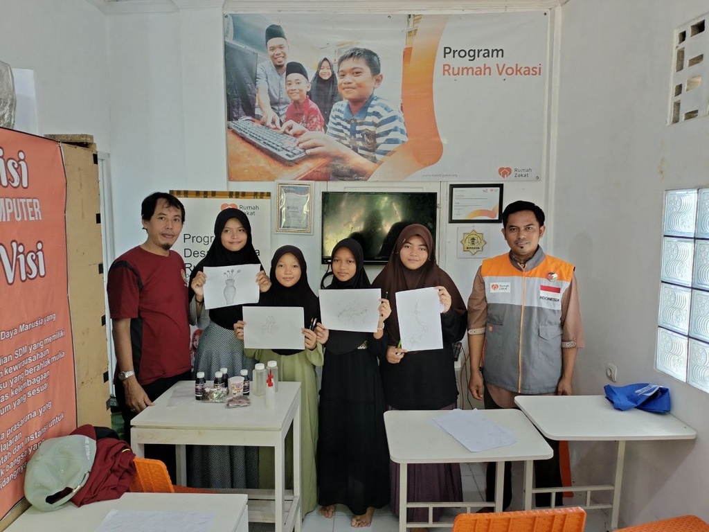 ASAH KREATIVITAS ANAK, LKP BERDAYA BERIKAN PELATIHAN SENI LUKIS