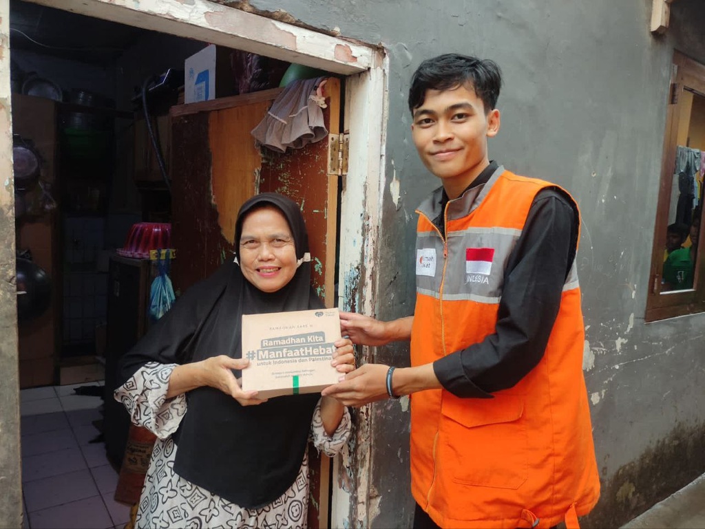 BERBAGI KEBAHAGIAAN DI BULAN RAMADHAN, RUMAH ZAKAT BERBAGI 200 PAKET BERBAGI BUKA PUASA