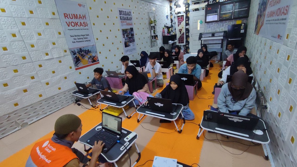 TERUS ASAH KREATIVITAS DI DESA BERDAYA, RUMAH VOKASI TERUS ADAKAN KURSUS UNTUK MASYARAKAT