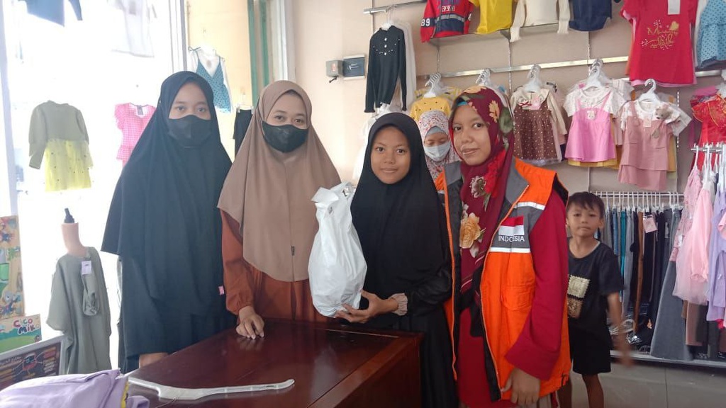 RUMAH ZAKAT HADIAHKAN BAJU LEBARAN KEPADA ANAK YATIM DHUAFA DI KABUPATEN SERANG