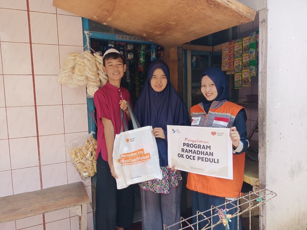 OKE OCE PEDULI BERBAGI KADO LEBARAN YATIM BERSAMA RUMAH ZAKAT