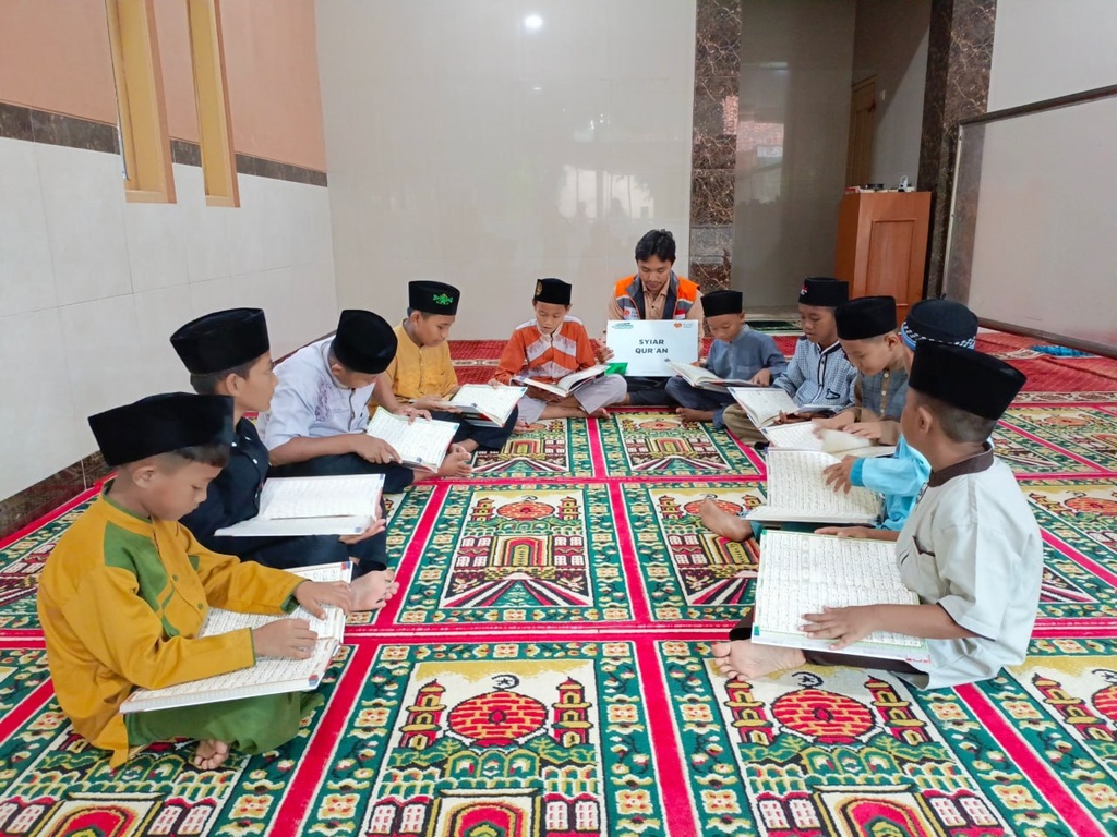 DAPAT AL QURAN BARU, ANAK-ANAK BINAAN RUMAH ZAKAT SAMBUT DENGAN SUKACITA