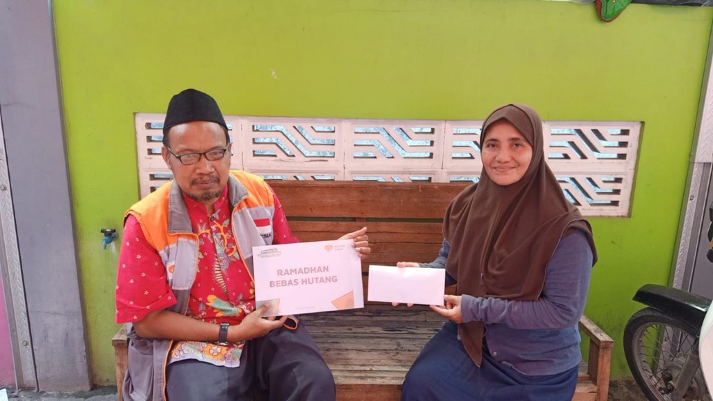 RUMAH ZAKAT BANTU SUSILOWATI LUNASI HUTANG MELALUI PROGRAM RAMADHAN BEBAS HUTANG