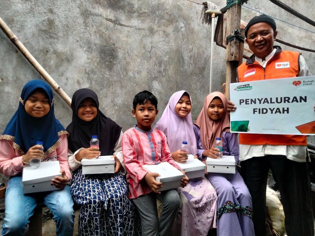 TEBAR KEBAHAGIAAN DI BULAN RAMADAN, RUMAH ZAKAT SALURKAN FIDYAH
