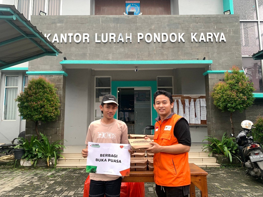 WUJDUDKAN AKSI BERBAGI DI BULAN RAMADHAN MELALUI PENYALURAN BERBAGI BUKA PUASA