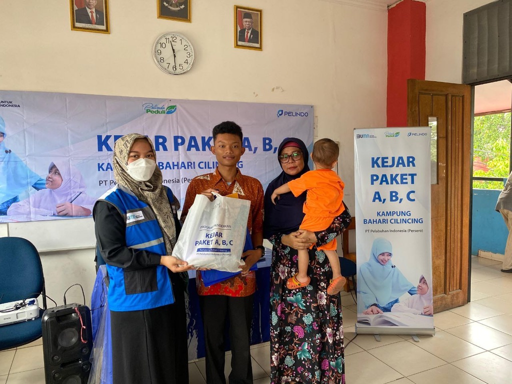 PT. PELINDO BERSAMA RUMAH ZAKAT BERKOLABORASI DENGAN SKB N SALURKAN BANTUAN PENDIDIKAN MELALUI PROGRAM KEJAR PAKET