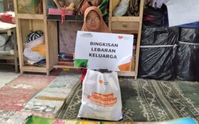 BANTU MASYARAKAT PRA SEJAHTERA DI BULAN RAMADHAN, RUMAH ZAKAT KEMBALI SALURKAN BINGKISAN LEBARAN KELUARGA
