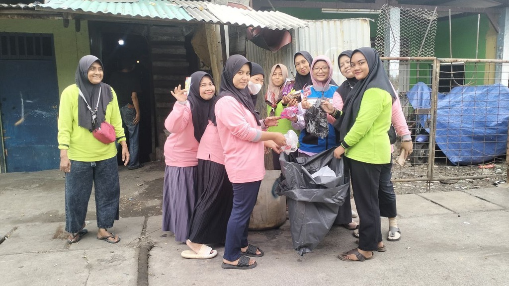 PT PELINDO DAN RUMAH ZAKAT PERINGAI HARI BUMI DENGAN AKSI BERSIH-BERSIH