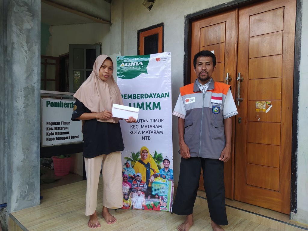 DUKUNG PERKEMBANGAN UMKM, ADIRA FINANCE SYARIAH BERSAMA RUMAH ZAKAT SALURKAN BANTUAN MODAL