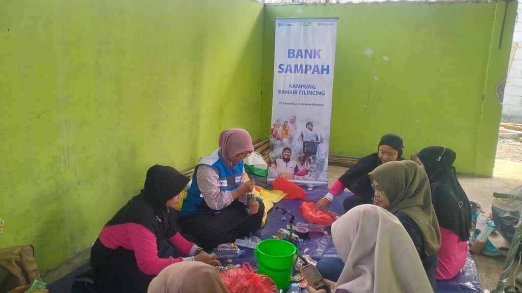 PT PELINDO DAN RUMAH ZAKAT MENGADAKAN PELATIHAN PEMBUATAN ECOBRIKS SEBAGAI UPAYA PENGELOLAAN SAMPAH PLASTIK