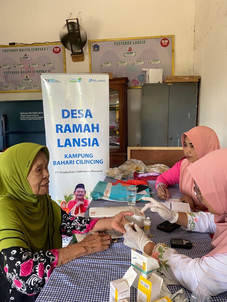 TINGKATKAN KESEHATAN LANSIA, PT PELINDO BERSAMA RUMAH ZAKAT DAN PUSKESMAS CILINCING MENGADAKAN POSYANDU LANSIA