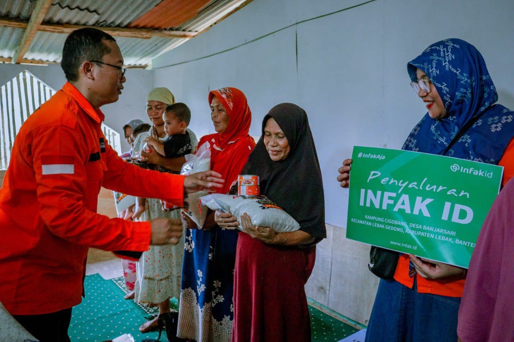 RUMAH ZAKAT DISTRIBUSIKAN BANTUAN PANGAN UNTUK WILAYAH TERISOLIR DI LEBAK, BANTEN DARI DONATUR INFAK ID