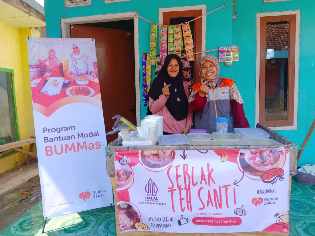 PASCA TERBITNYA SERTIFIKAT HALAL, RUMAH ZAKAT FASILITASI LABEL HALAL USAHA SEBLAK PENERIMA MANFAAT