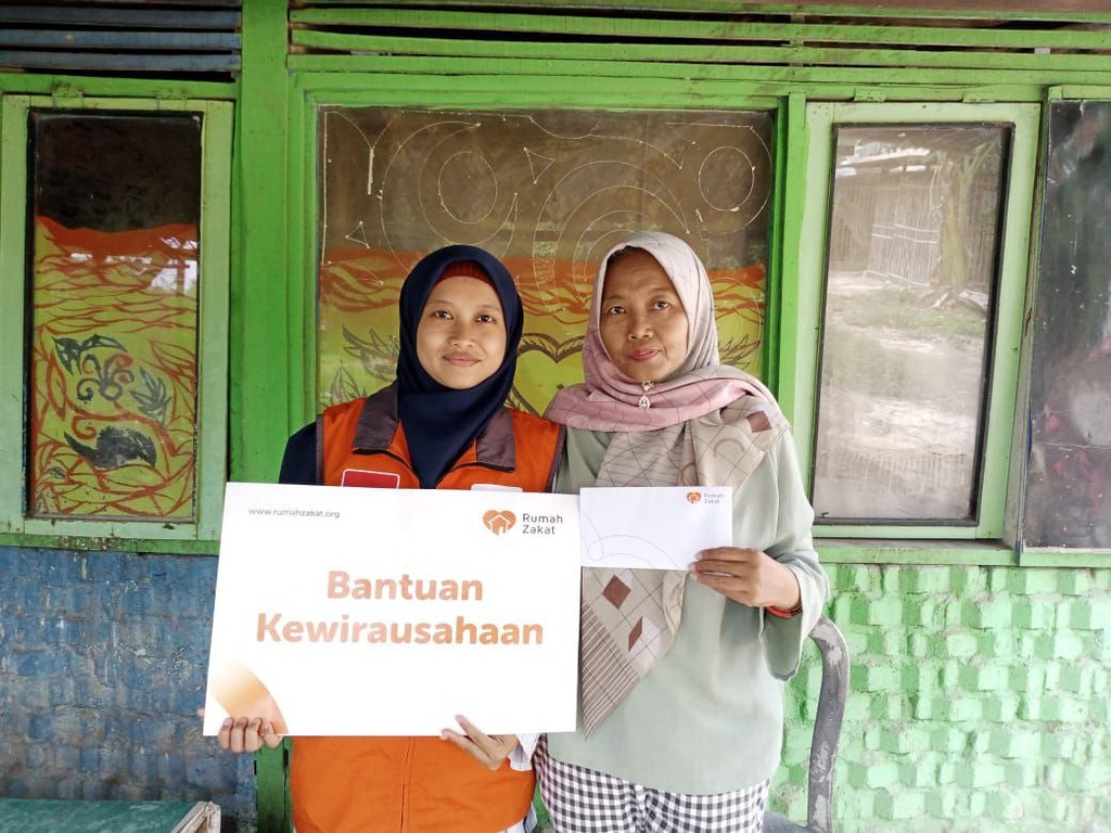 RUMAH ZAKAT SALURKAN BANTUAN KEWIRAUSAHAAN KEPADA IBU LILIS