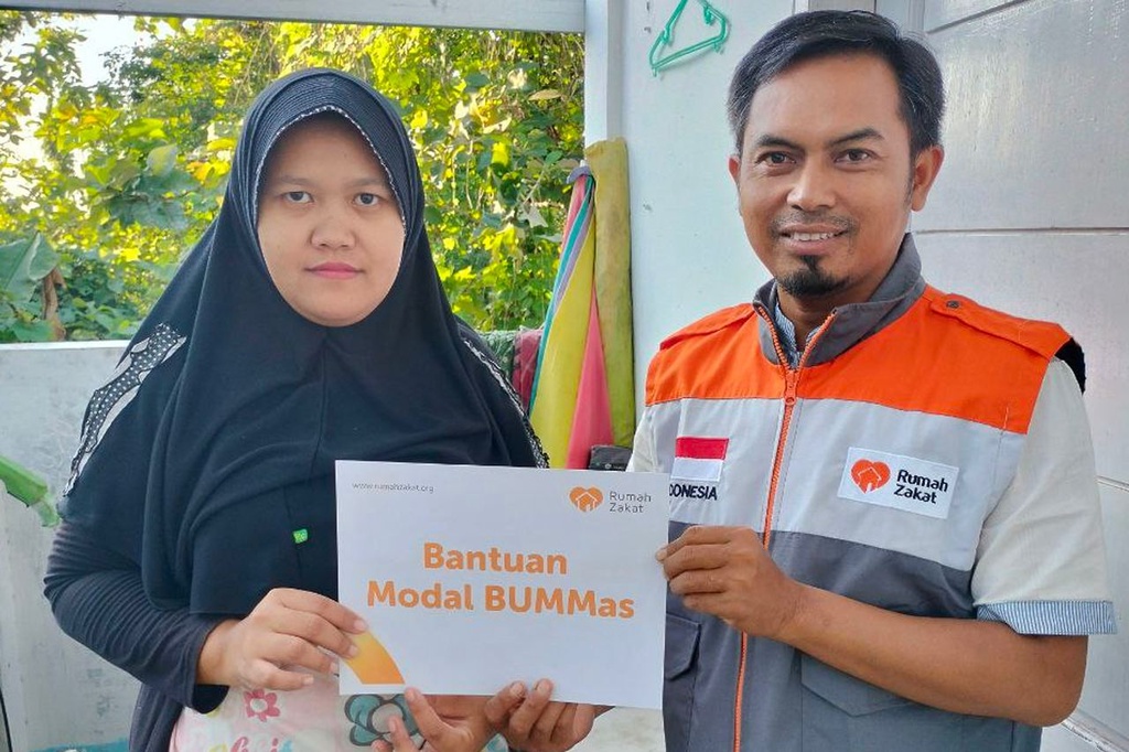 RUMAH ZAKAT SALURKAN BANTUAN MODAL USAHA BUMMAS UNTUK PELAKU UMKM GULA SEMUT DI KABUPATEN SUKABUMI