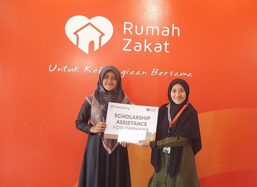 RUMAH ZAKAT DAN GLOBAL GIVING BERIKAN BANTUAN PENDIDIKAN UNTUK SISWA DI KOTA PADANG