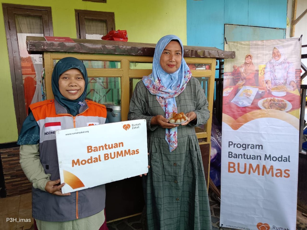 RUMAH ZAKAT SALURKAN BANTUAN MODAL USAHA UNTUK PEDAGANG KECIL DI BANDUNG
