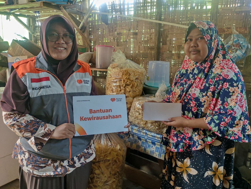 RUMAH ZAKAT SALURKAN BANTUAN MODAL UNTUK KEMBANGKAN USAHA WARGA
